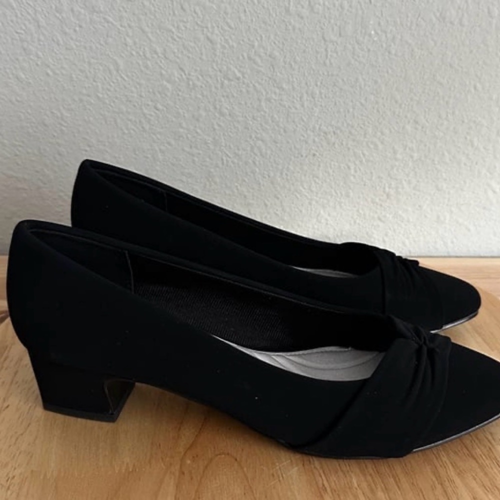 The Lyanna pump by Easy Street Size 8 Narrow